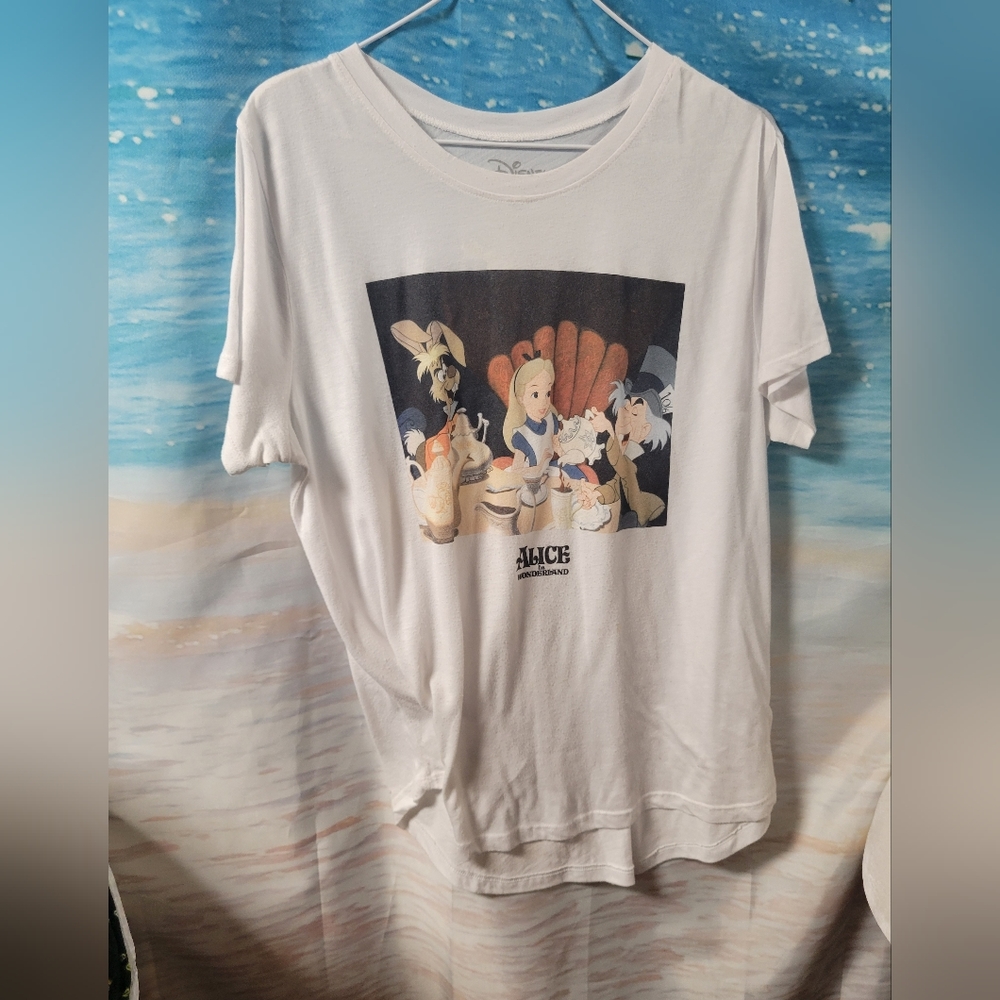 Disney Alice In‎ Wonderland Graphic Tee Size XL 15/17